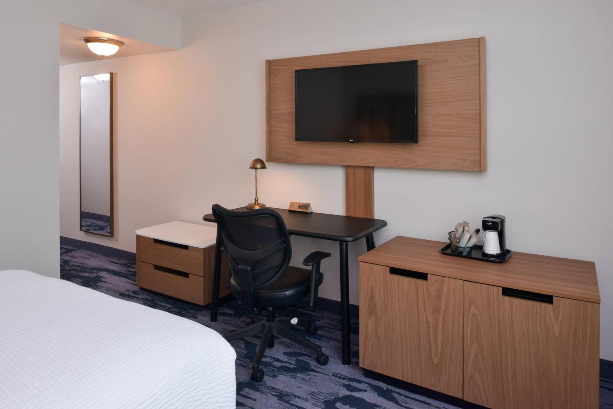Fairfield & By Marriott Pittsburgh